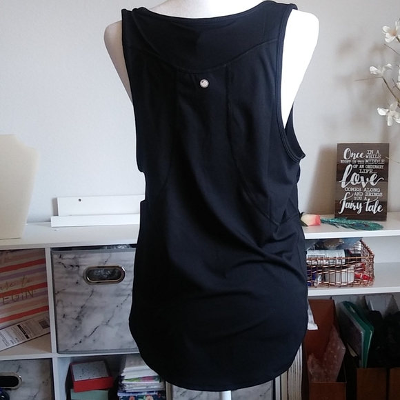 Yogalicious soft lightweight racerback tank - Picture 4 of 9